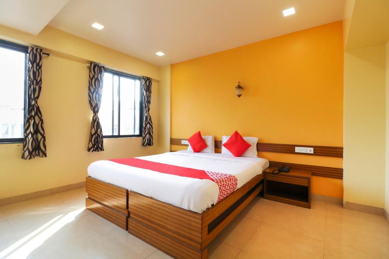 Oyo 10679 Hotel Nanashree Executive Vagholi Extérieur photo