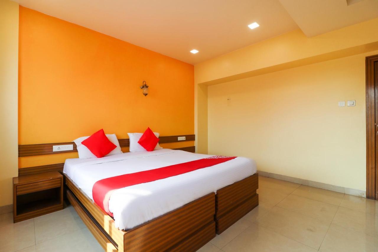 Oyo 10679 Hotel Nanashree Executive Vagholi Extérieur photo