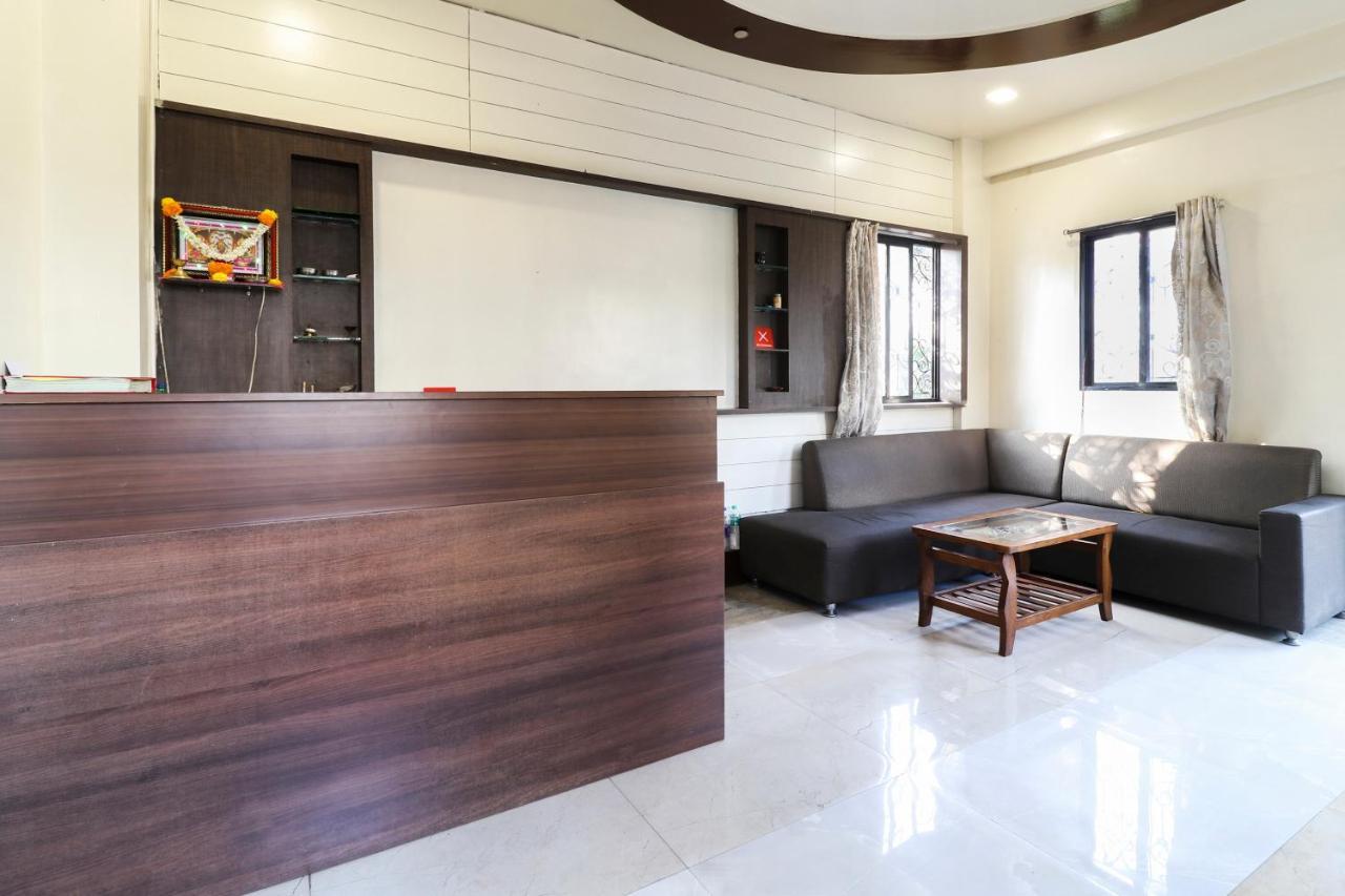 Oyo 10679 Hotel Nanashree Executive Vagholi Extérieur photo